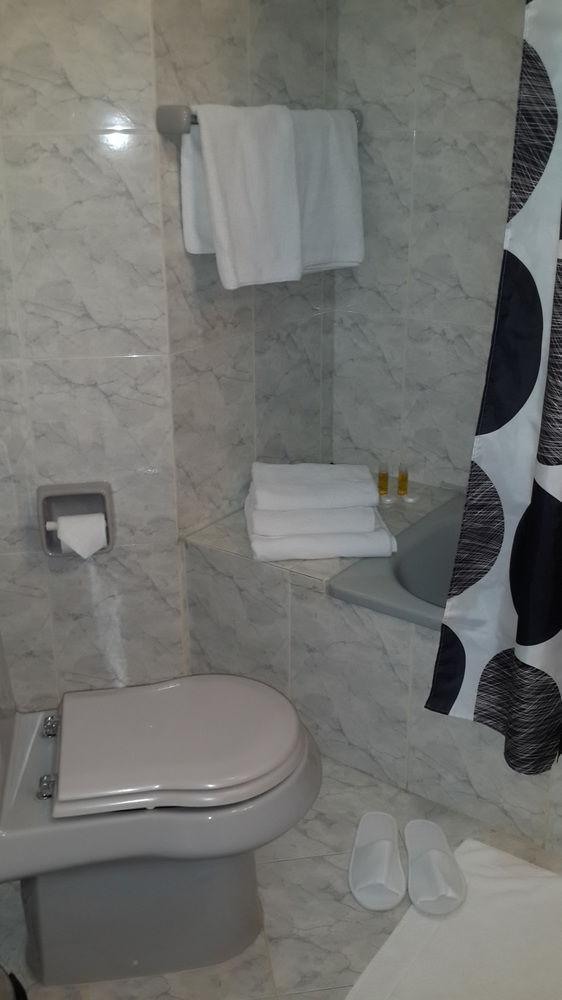 Camelot Hotel Jounieh Buitenkant foto